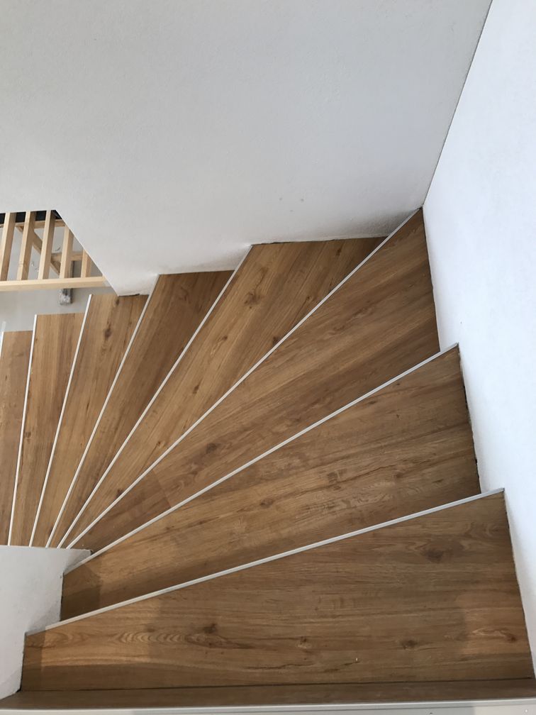 Treppe mit Eichenstufen im Wohnhaus
