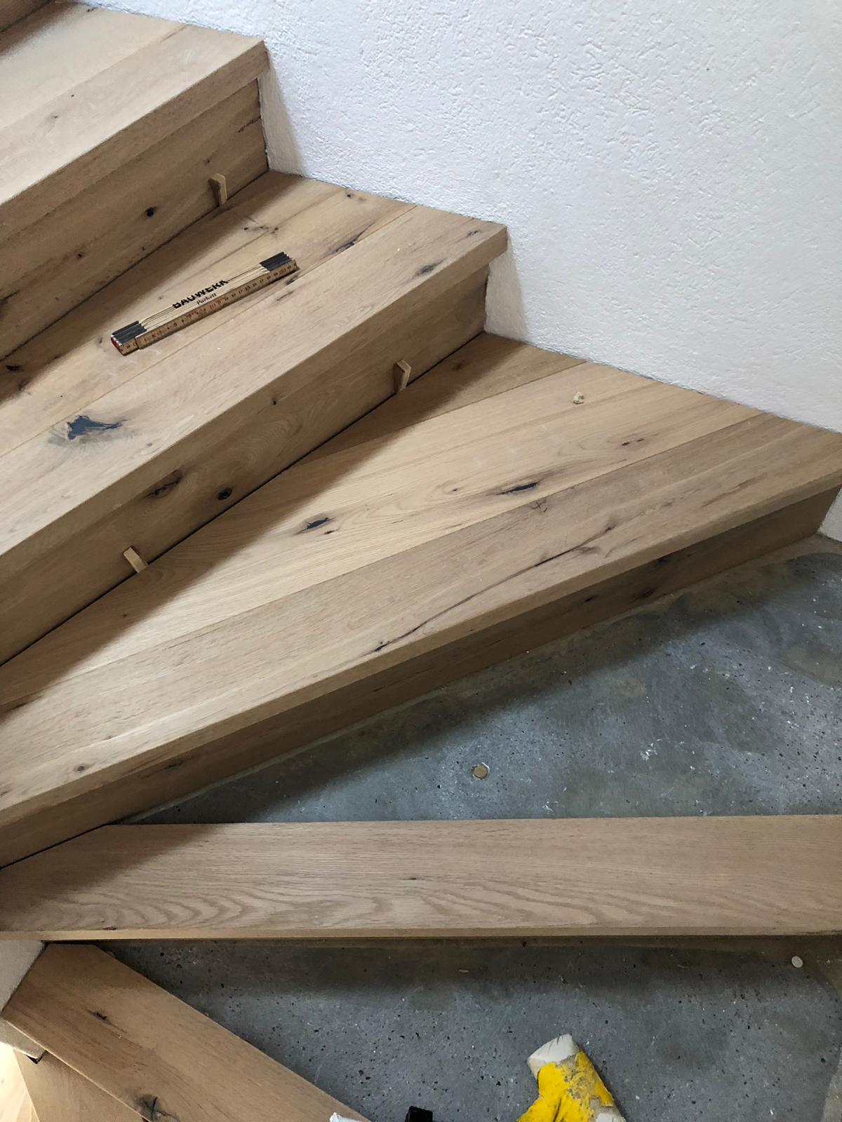 Treppe mit hellen Eichenstufen