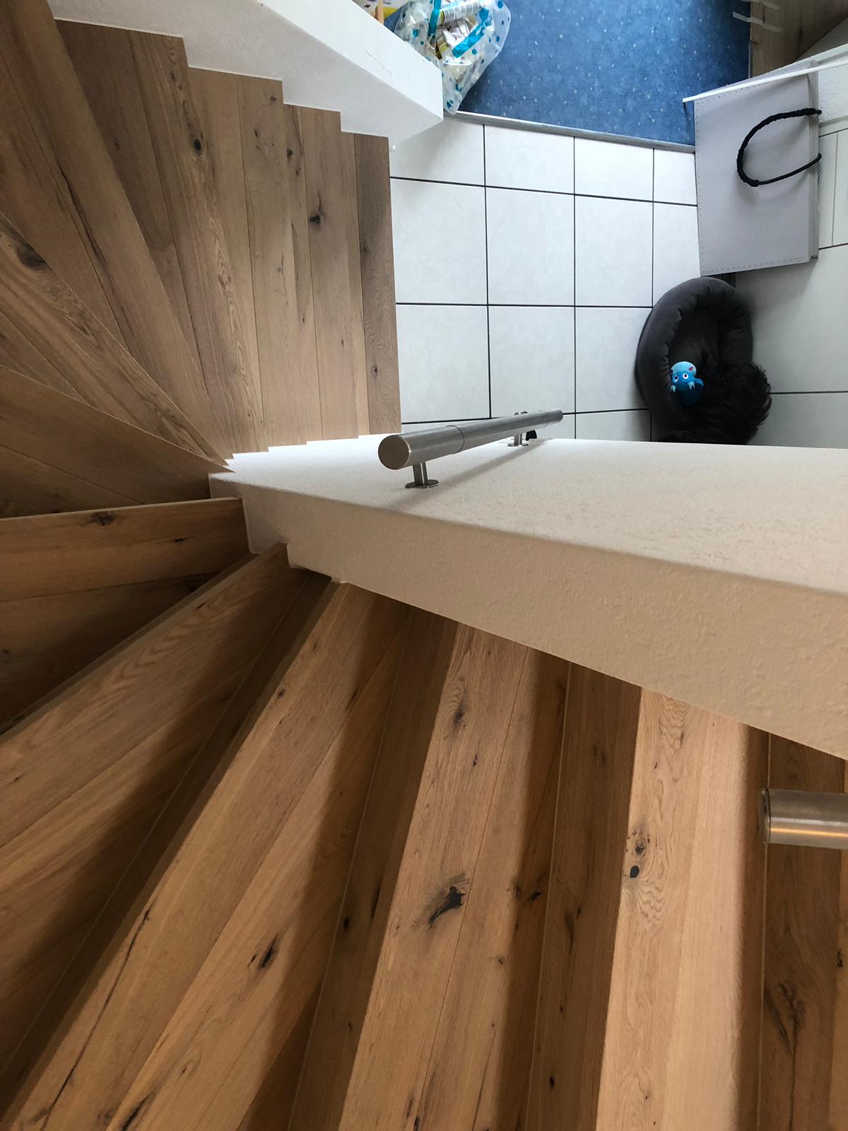 Treppe mit hellen Eichenstufen