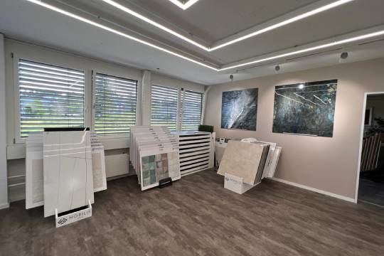 Plättli Showroom mit Fliesenmustern
